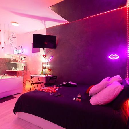 Love Room Avec Balneo 土伦 外观 照片