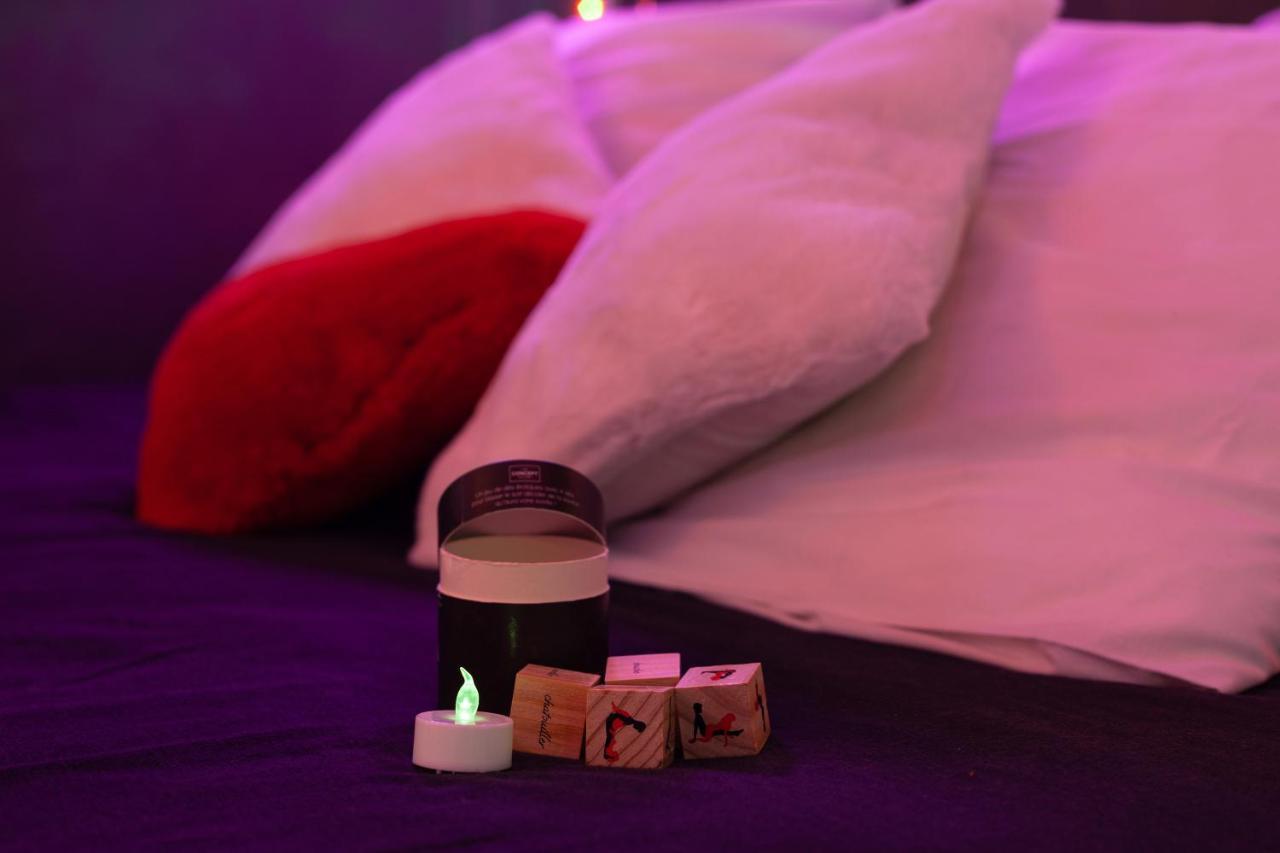 Love Room Avec Balneo 土伦 外观 照片