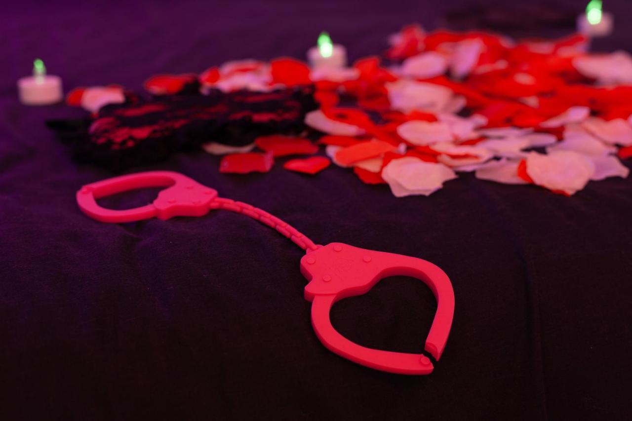 Love Room Avec Balneo 土伦 外观 照片