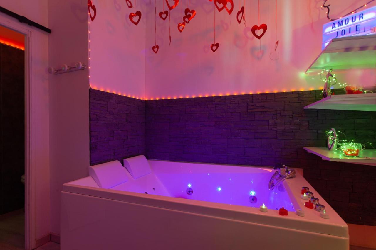 Love Room Avec Balneo 土伦 外观 照片