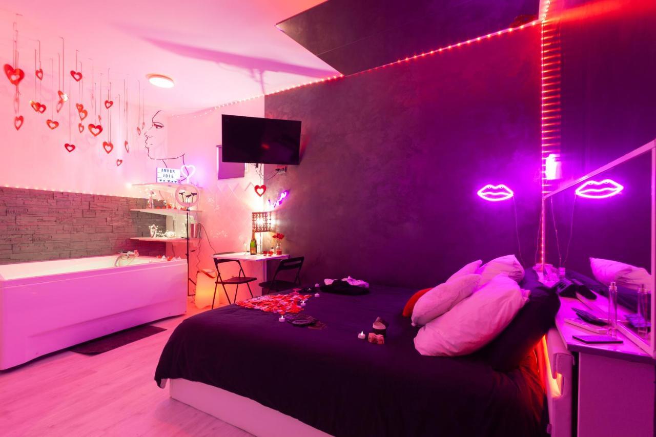 Love Room Avec Balneo 土伦 外观 照片