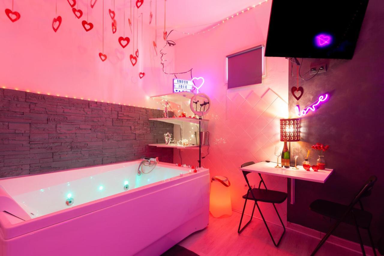 Love Room Avec Balneo 土伦 外观 照片