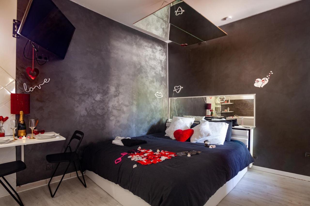 Love Room Avec Balneo 土伦 外观 照片